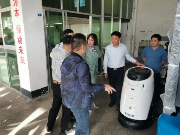 情暖永新昌丨熱烈歡迎廈門(mén)總商會(huì)舉辦的哈工大會(huì)長(zhǎng)班同學(xué)光臨廈門(mén)永新昌參觀指導(dǎo)。